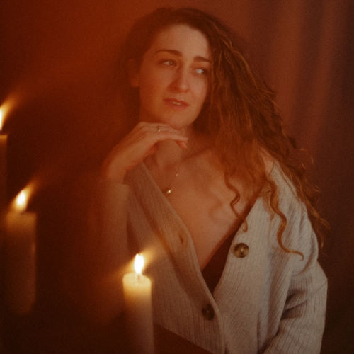 Hillary Reynolds, song titled, Gaslight