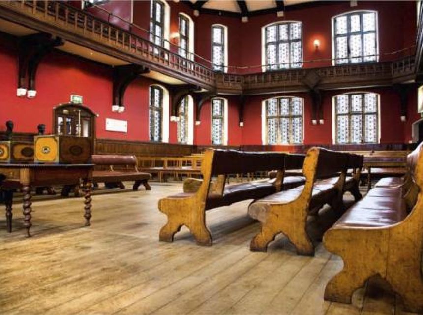  The Oxford Union Lecture Hall and its shadow of censorship