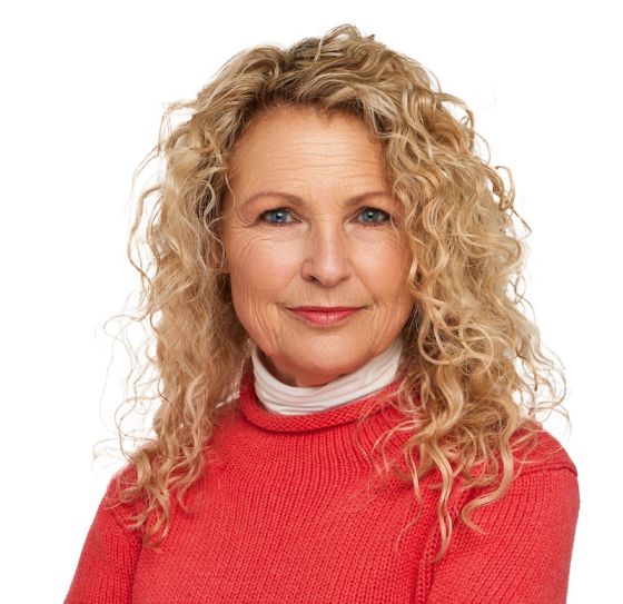 Featuring Interview Guest, Leading Educator, CEO of ExoDexa and Two Bit Circus Foundation, and Author, Dr. Leah Hanes